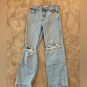 Abercrombie & Fitch High Rise 90s Relaxed Jean in Medium Destroy, Size 29R